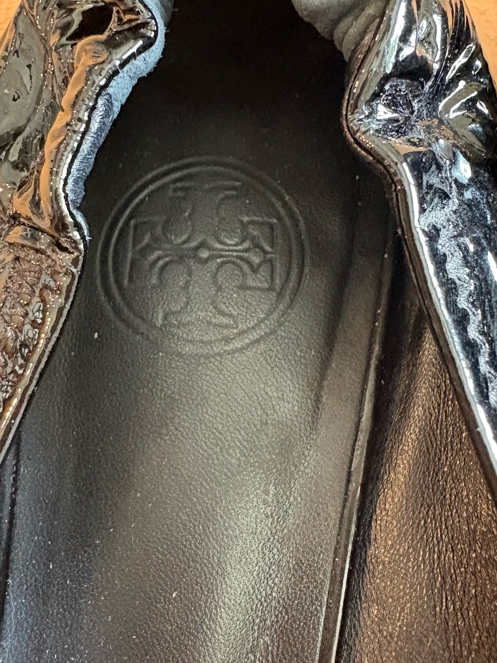 Tory Burch Black Patent Leather Logo Ballet Flats - Picture 2 of 6